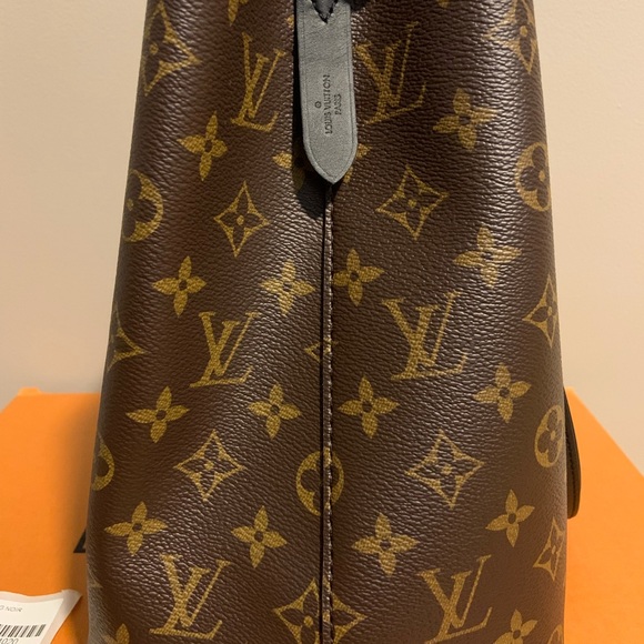 *SOLD* Louis Vuitton Neonoe Noir - Picture 5 of 13